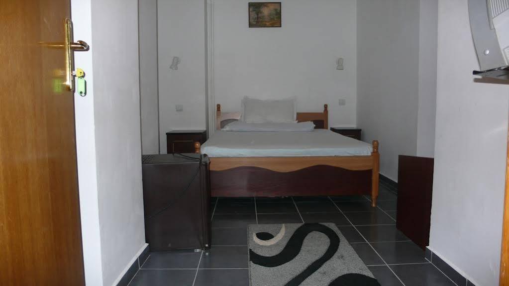 Hotel Uranus Bucareste Exterior foto